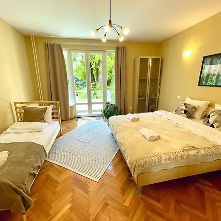 Bohemian Bright & Calm 2br - Center - Private Balcony Apartment *