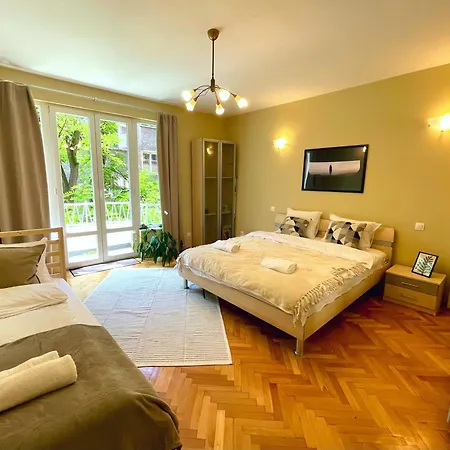 Bohemian Bright & Calm 2br - Center - Private Balcony Apartment *