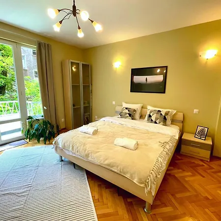Apartment Bohemian Bright & Calm 2br - Center - Private Balcony Sofia
